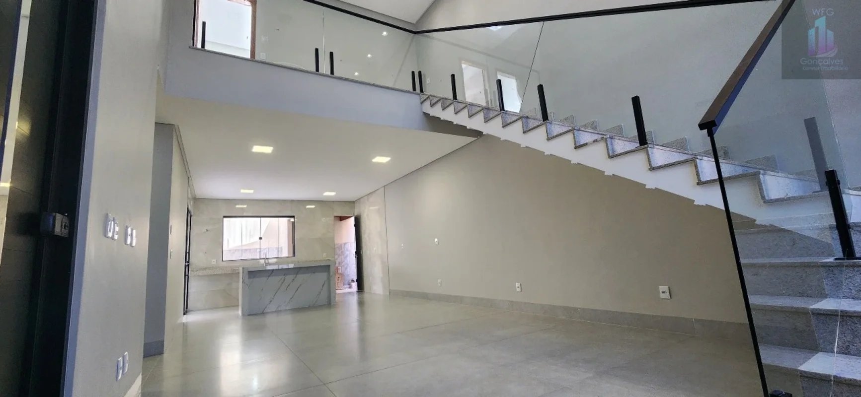 Sobrado à Venda com 4 Suítes, Piscina e Área Gourmet – Parque Anhanguera .TÉRREO...
