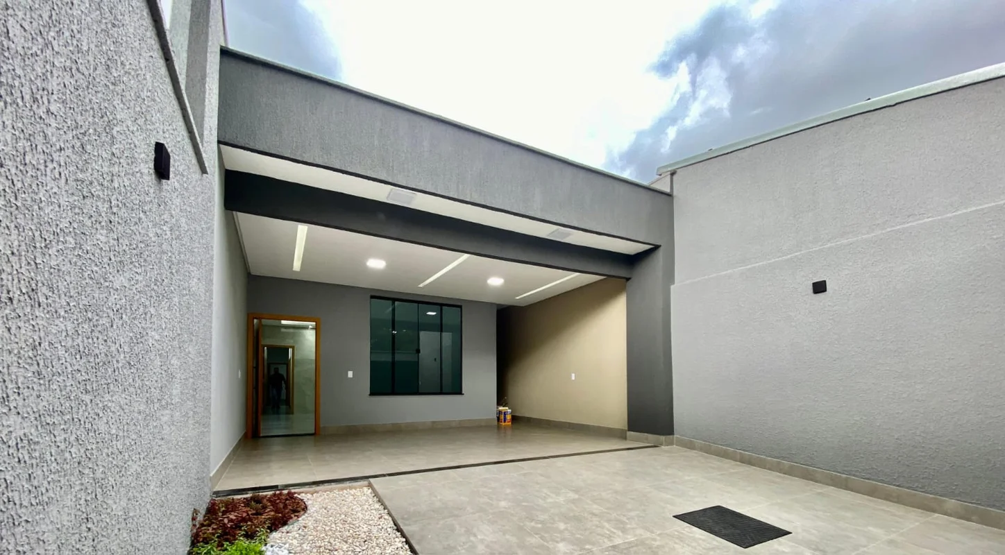 Casa com 127 M² construção•Terreno 180 M² lote•Toda na laje e corredor também •3...