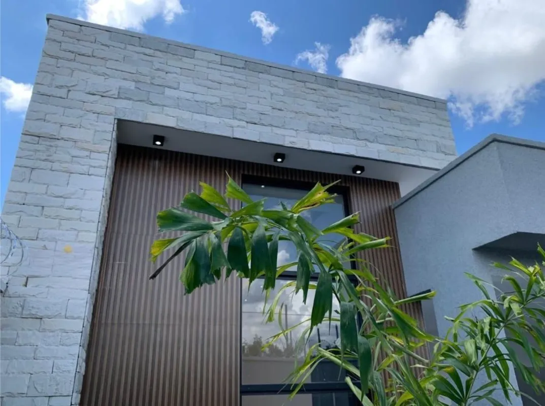 CASA EXCLUSIVA DE ALTO PADRÃO COM 02 SUÍTES NO TRÊS MARIASLocalizada na melhor r...