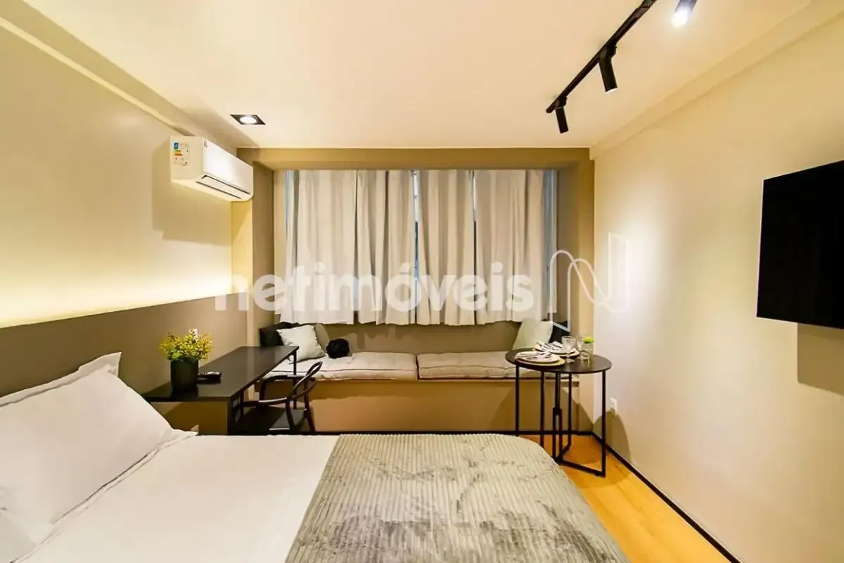 Apartamento reformado e com vaga de garagem à venda na SCLN 406. Localização:Loc...