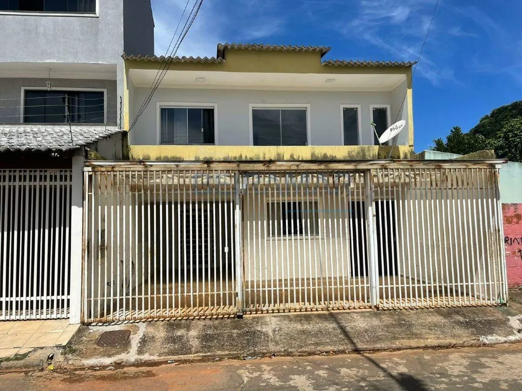 Sobrado com entradas totalmente independentes, ideal para investidores que busca...