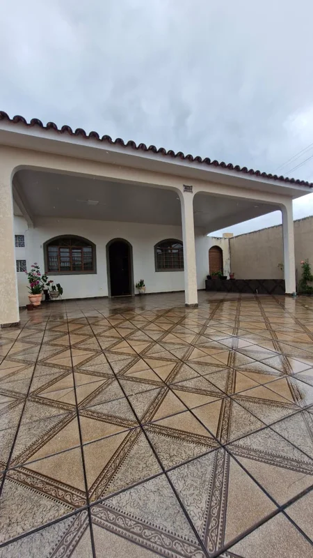 VENDO CASA TÉRREA TODA NA LAJE COMPOSTA : POR 2 SALAS , 1 BANHEIRO SOCIAL, 3 QUA...