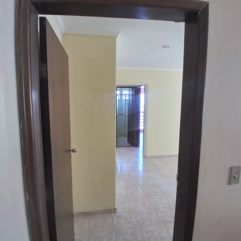 OPORTUNIDADE !!! Excelente predio c/ dois andares sendo uma LOJA comercial excel...
