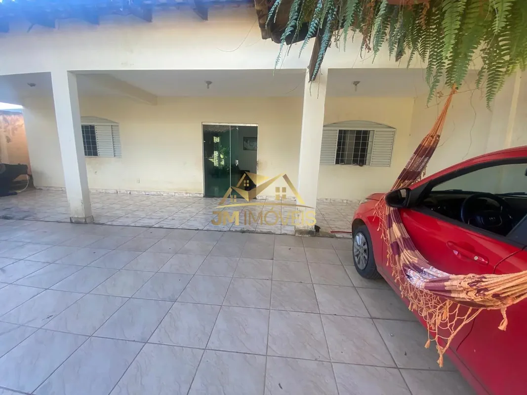 Imóvel residencial com excelente distribuição dos espaços, oferecendo conforto, ...