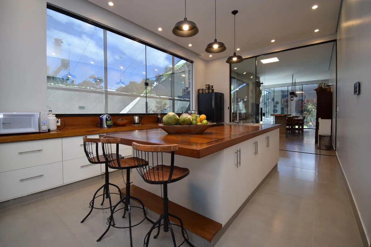 Eldorado Imobiliária vende esta charmosa casa no Condomínio Quinta Santa Bárbara...