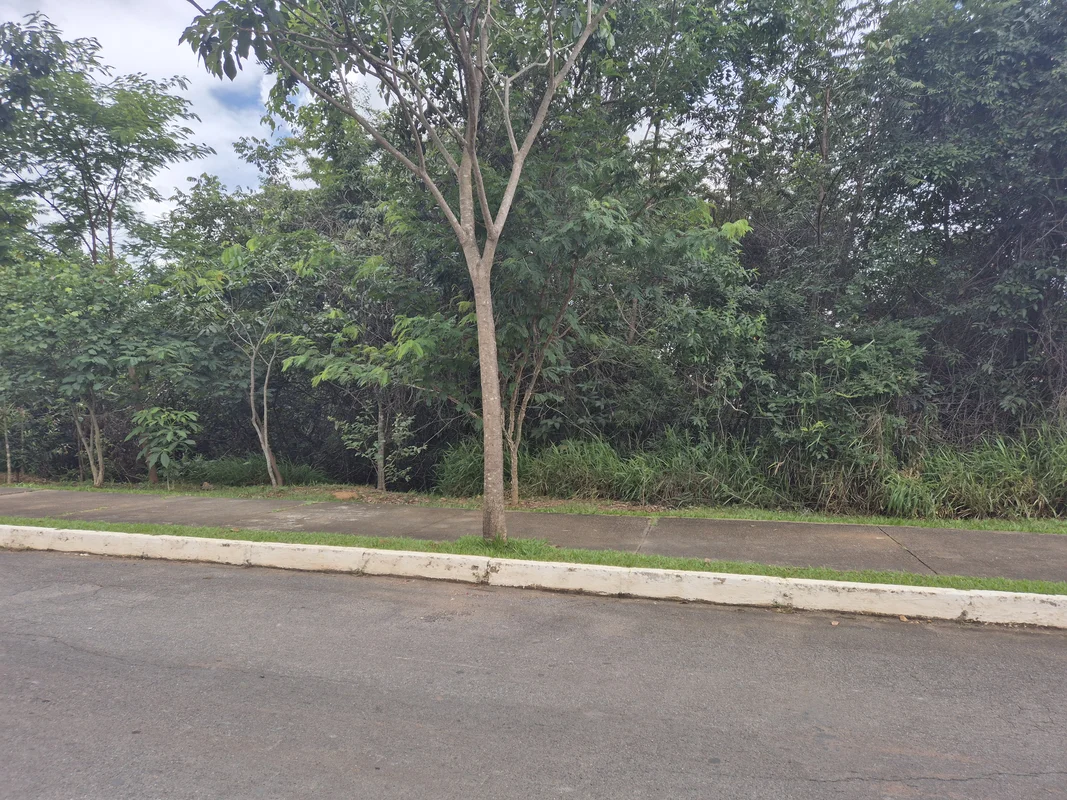 Condomínio residencial Santa Mônica, já escriturado e regularizado. Lote de esqu...