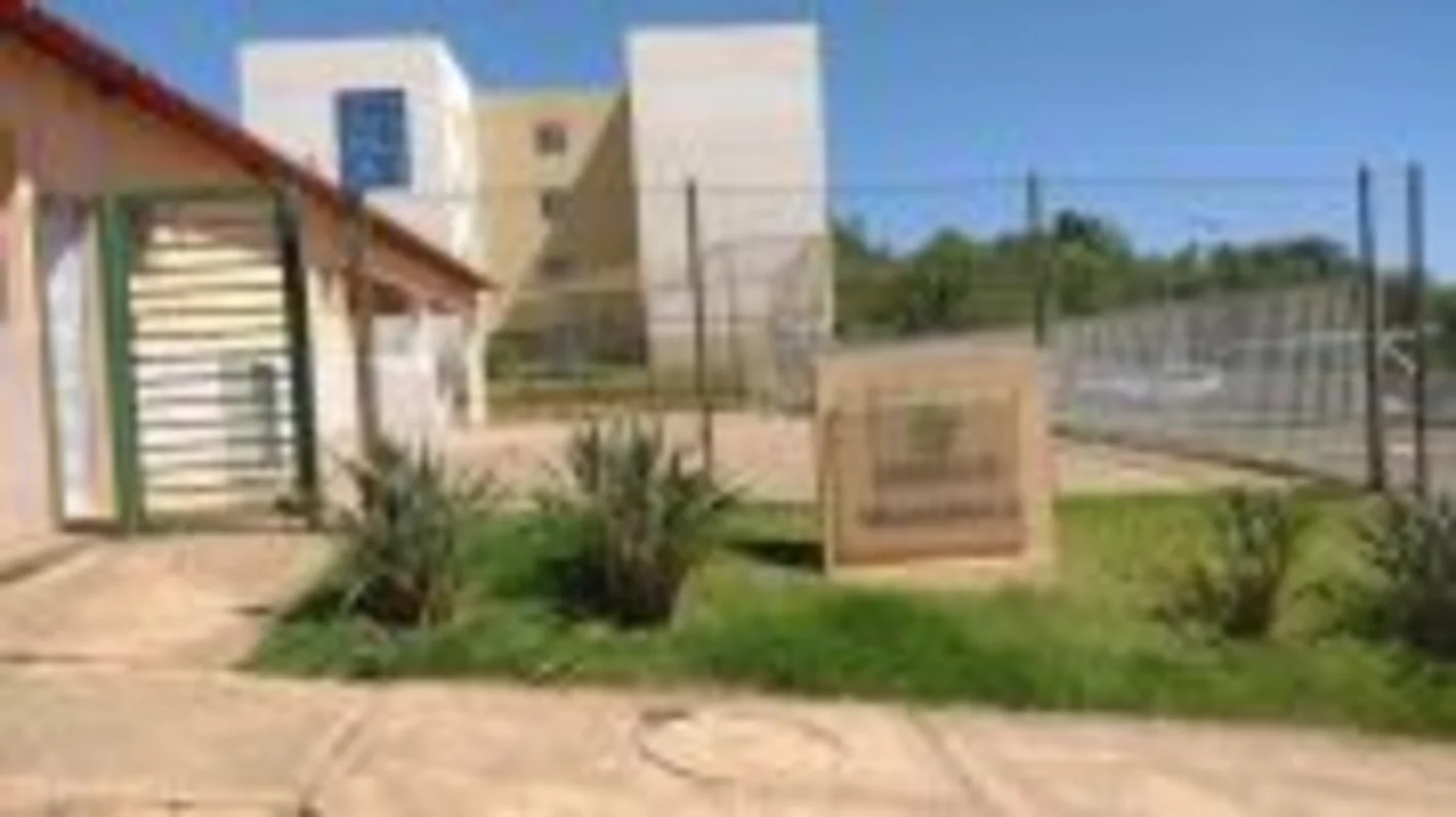 Vende-se apartamente de 2 quartos, sala, cozinha, banheiro, área de serviço e va...