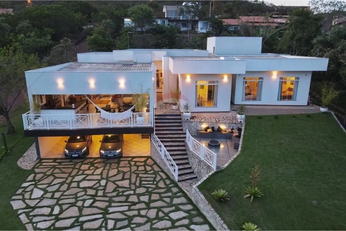 CASA'RTE: Design Contemporâneo e Integração com a Natureza no Solar da Serra.Exc...