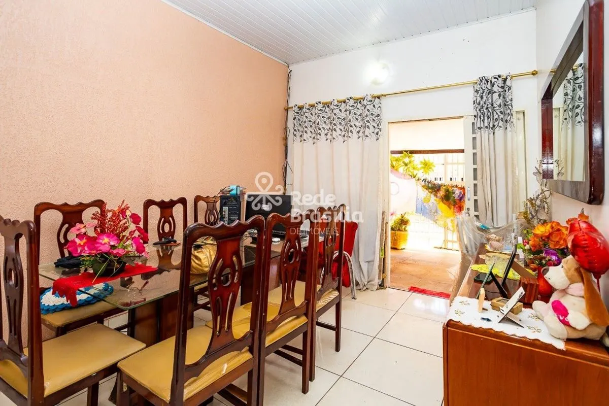 Qr 602 | Casa 4 Quartos sendo 2 Suítes com 2 Vagas de Garagem Coberta - Samambai...