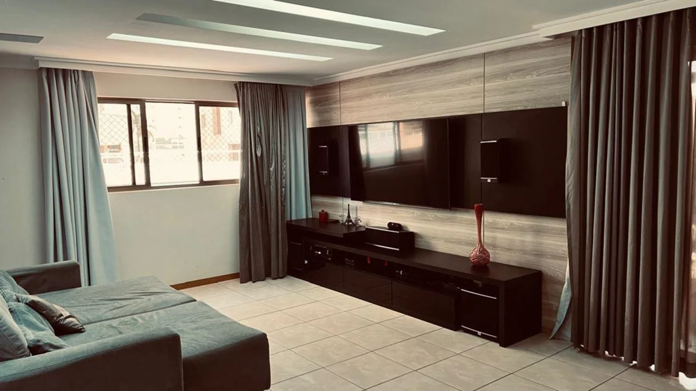 Venha morar no Ed. Ilha de Manhattan em um DUPLEX ELEGANTE, com generosos 175m²O...