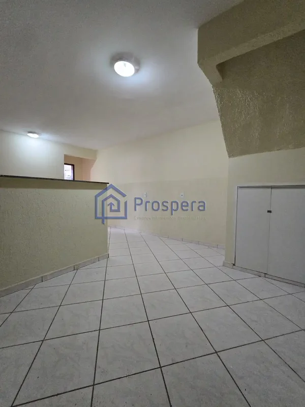 ~> ALUGA-SE apartamento localizado na ADE CJ 13 LT 40 - PRIMEIRO ANDAR . -------...