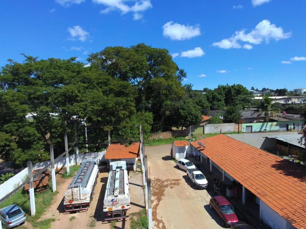 Área no Jardim Califórnia Parque Industrial em Goiânia com 1002,90 m², plano e d...