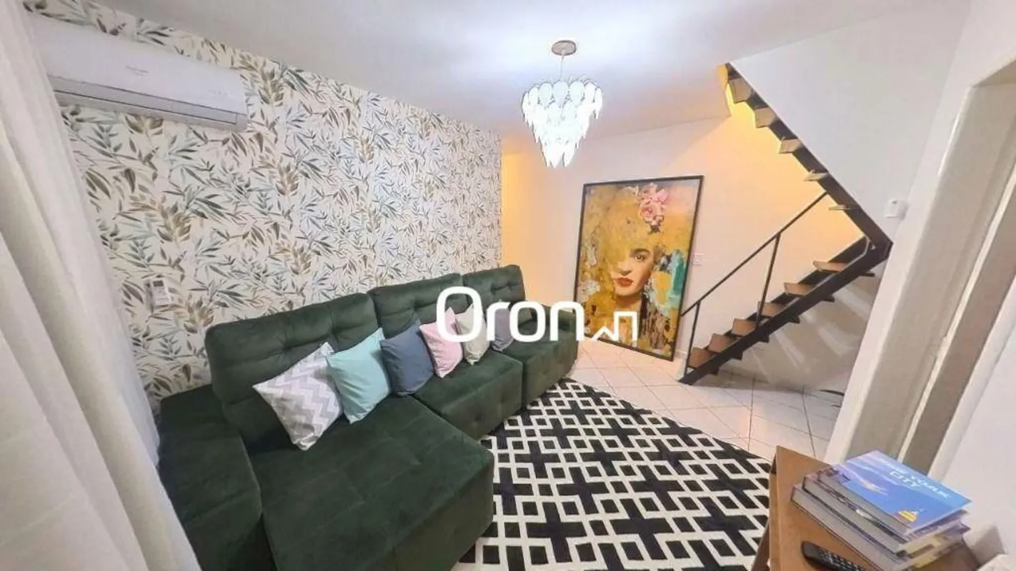 CÓDIGO DO IMÓVEL: CO0166LOCALIZAÇÃO:Em localização privilegiada, próximo a Praça...