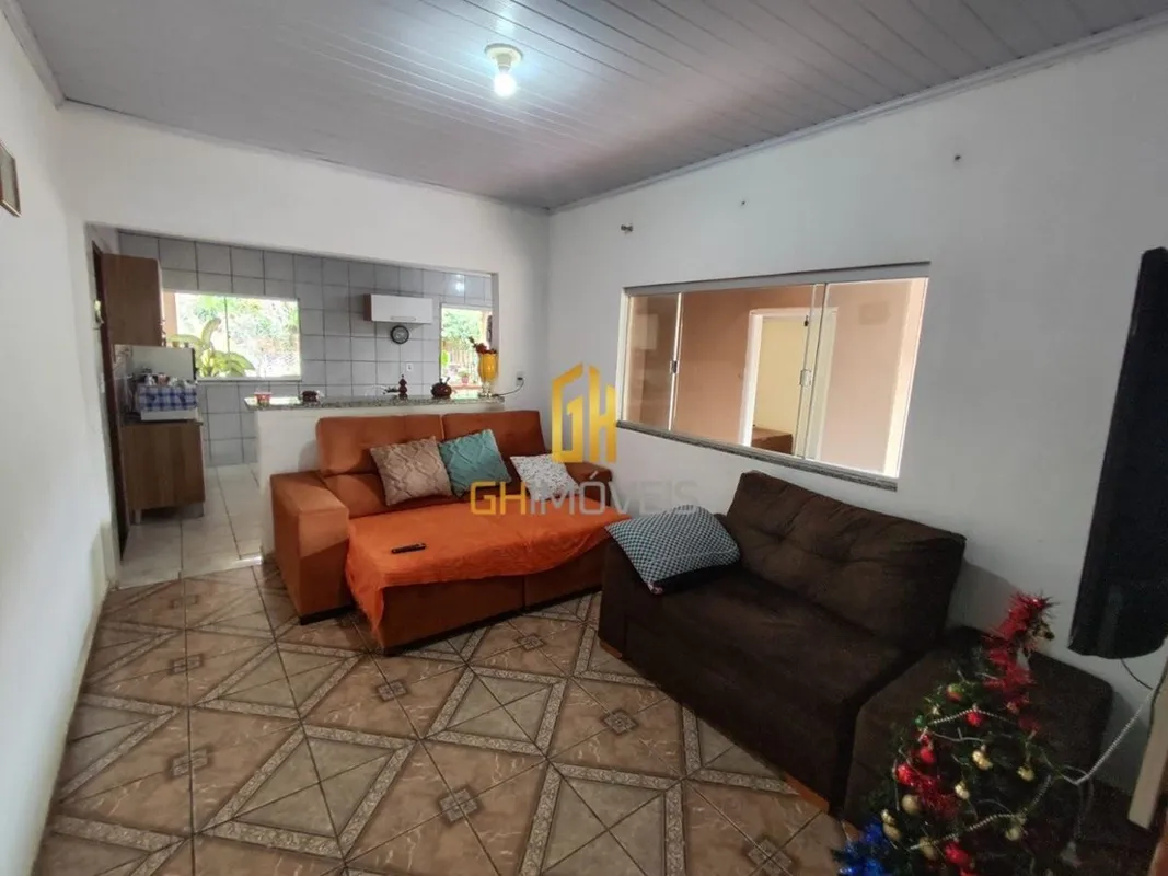 GH2103Casa com 3 quartos no Vila São Jorge, em terreno com 438m² com 215m² de ár...