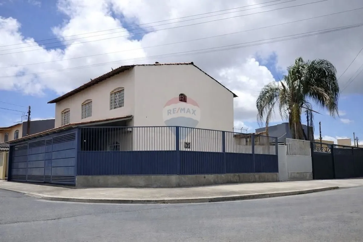 Quadra 210 | Em frente à Av. Alagados | Ao lado da Praça CentralApresentamos uma...