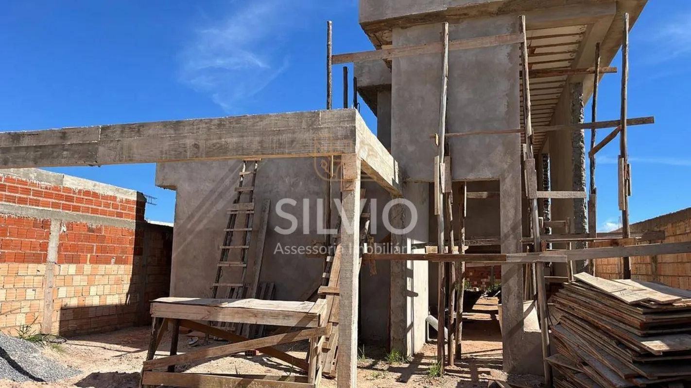 ?? CASA NOVA COM PÉ-DIREITO DUPLO – EXCELENTE OPORTUNIDADE!Casa nova, moderna e ...