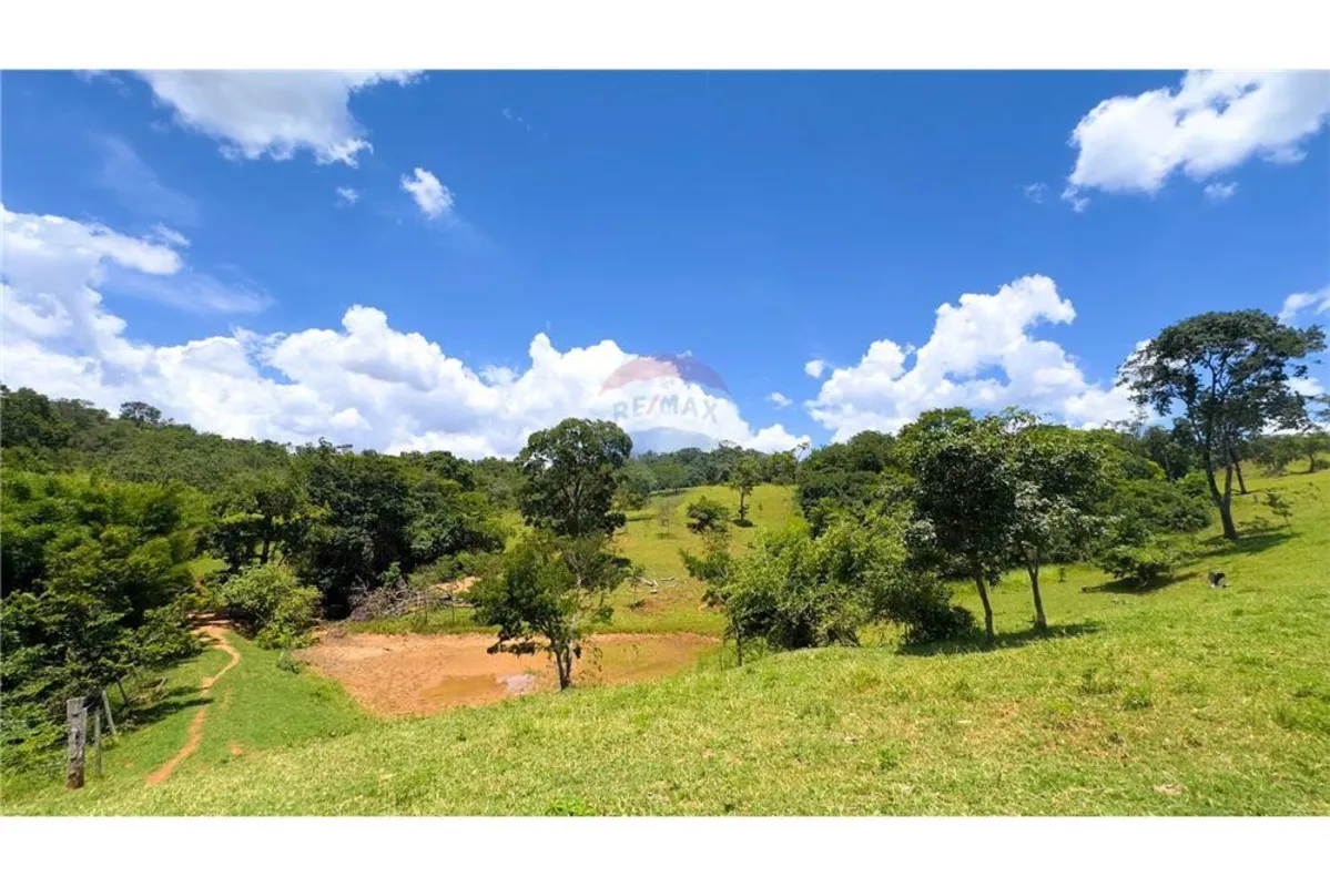 Oportunidade para investimento!Fazenda no DF, 15 km de Brazlândia.Na beira da ro...