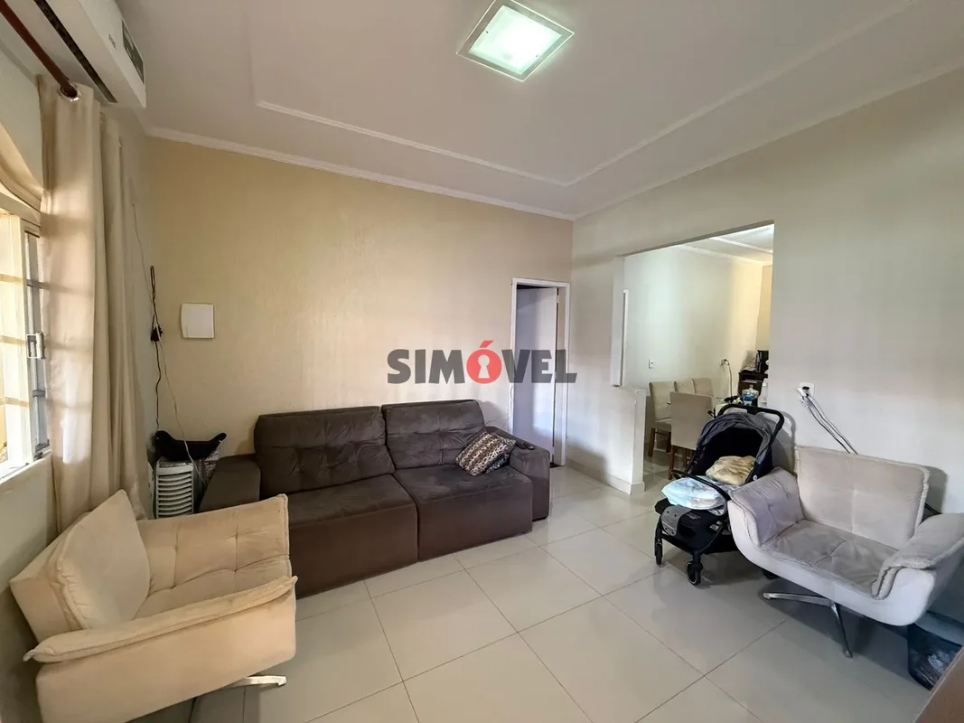160m², 3 qtos, suíte, próxima a escolas, parada de ônibus e comércio em geral R$...