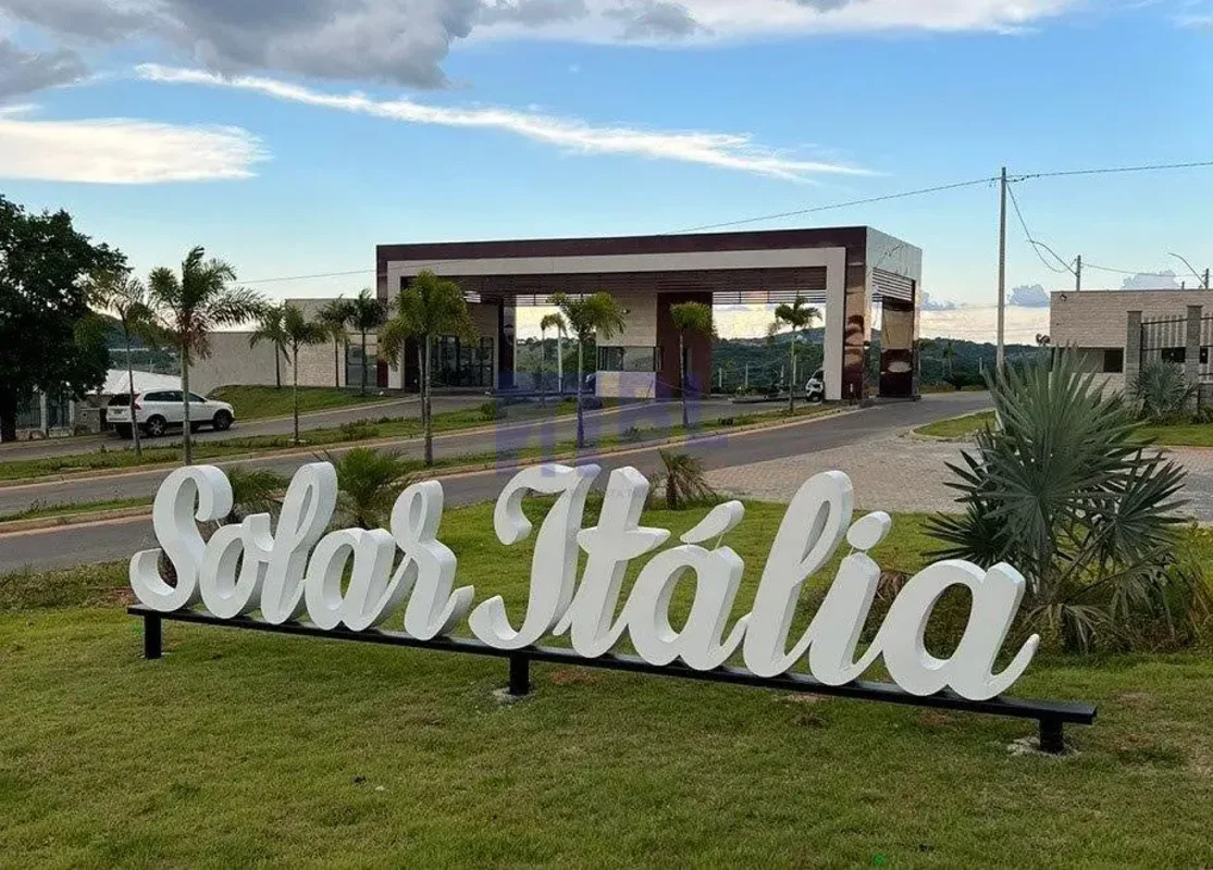 LOTE DISPONÍVEL PARA VENDA, CONDOMÍNIO SOLAR DE ITALIA, EM SENADOR CANEDO.Lote à...
