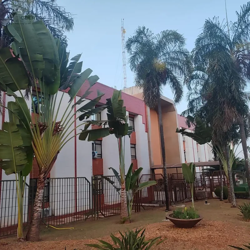 Descubra um apartamento confortável e bem localizado no Edifício Mont Serrat, si...