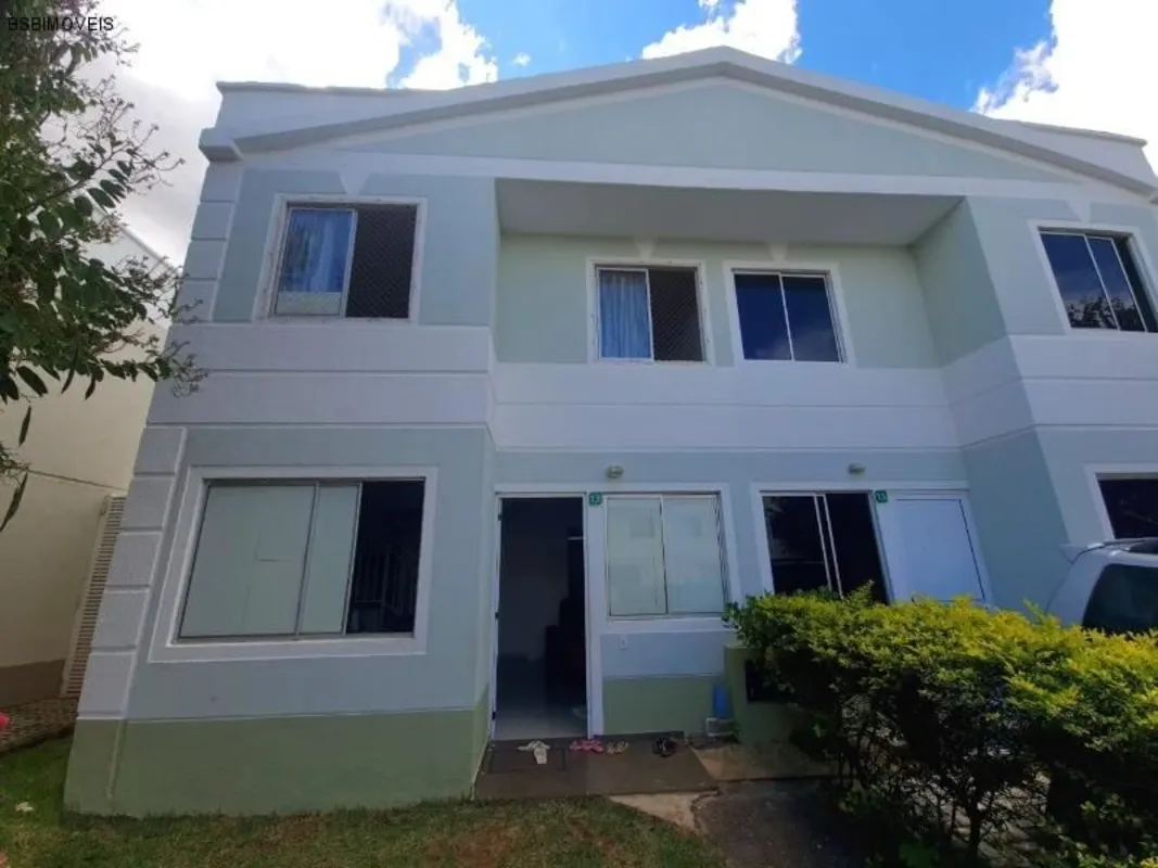 BSB IMÓVEIS APRESENTA,Casa com 3 quartos sendo 1 suíte, cozinha , sala , área de...