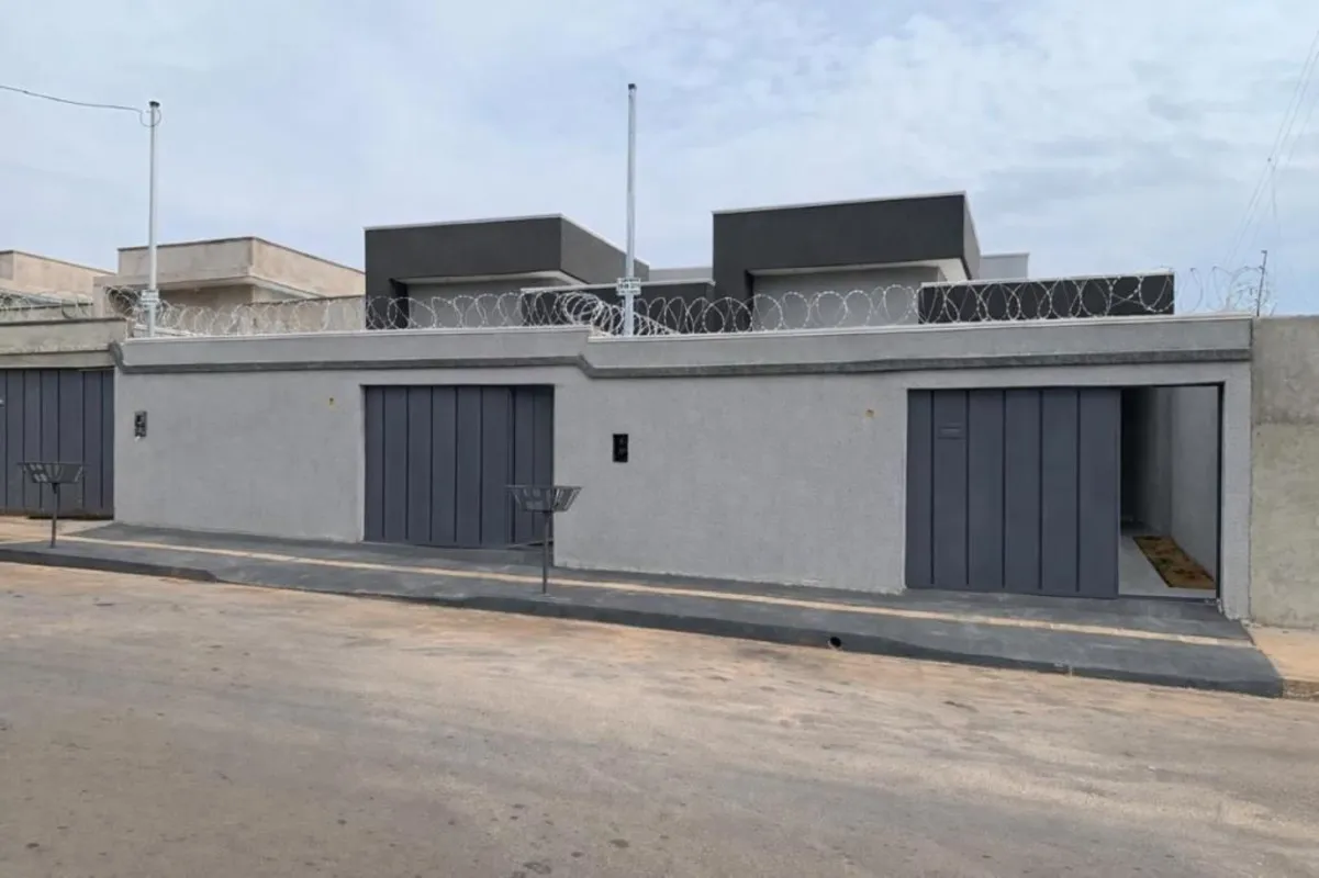 Casa à venda com 3 quartos sendo 1 suíte no Jardim Buriti Sereno.Casa nova, com ...