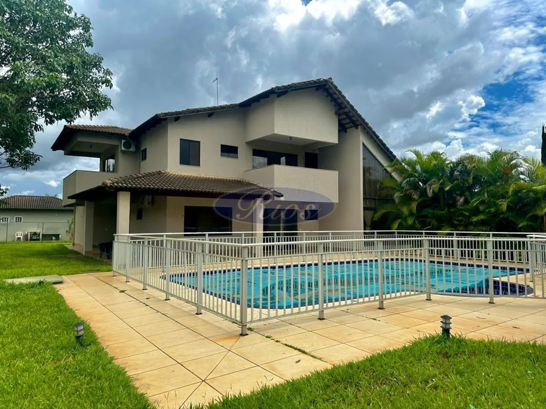 A Rios Imóveis apresenta esta belíssima casa localizada na SMPW Quadra 27, Conju...