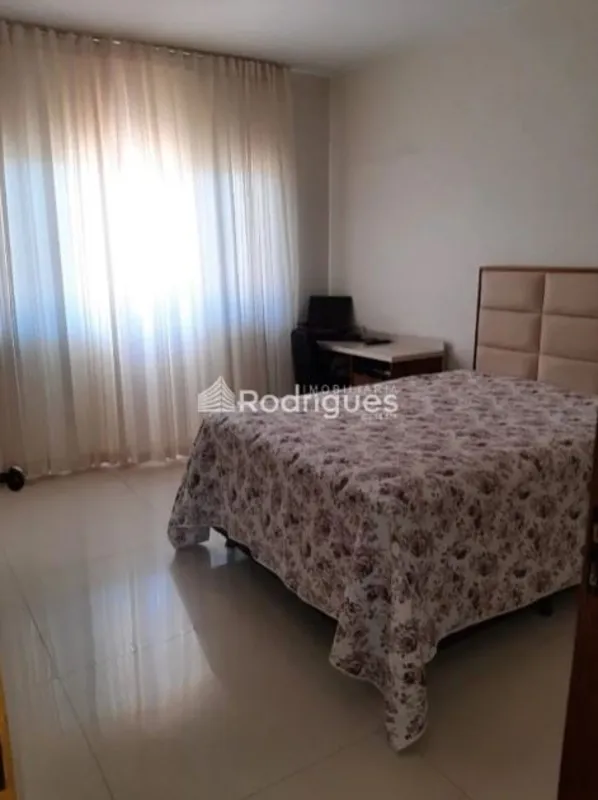 Rodrigues Imobiliária Vende casa na QSD com as seguintes características:- Aceit...
