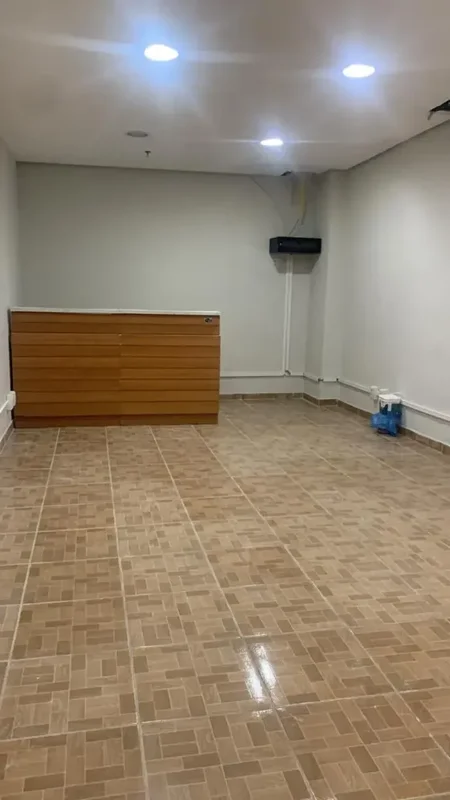 Aluga-se Sala Comercial no Santa Maria Shopping. Possui 30M2, com um banheiro.Va...