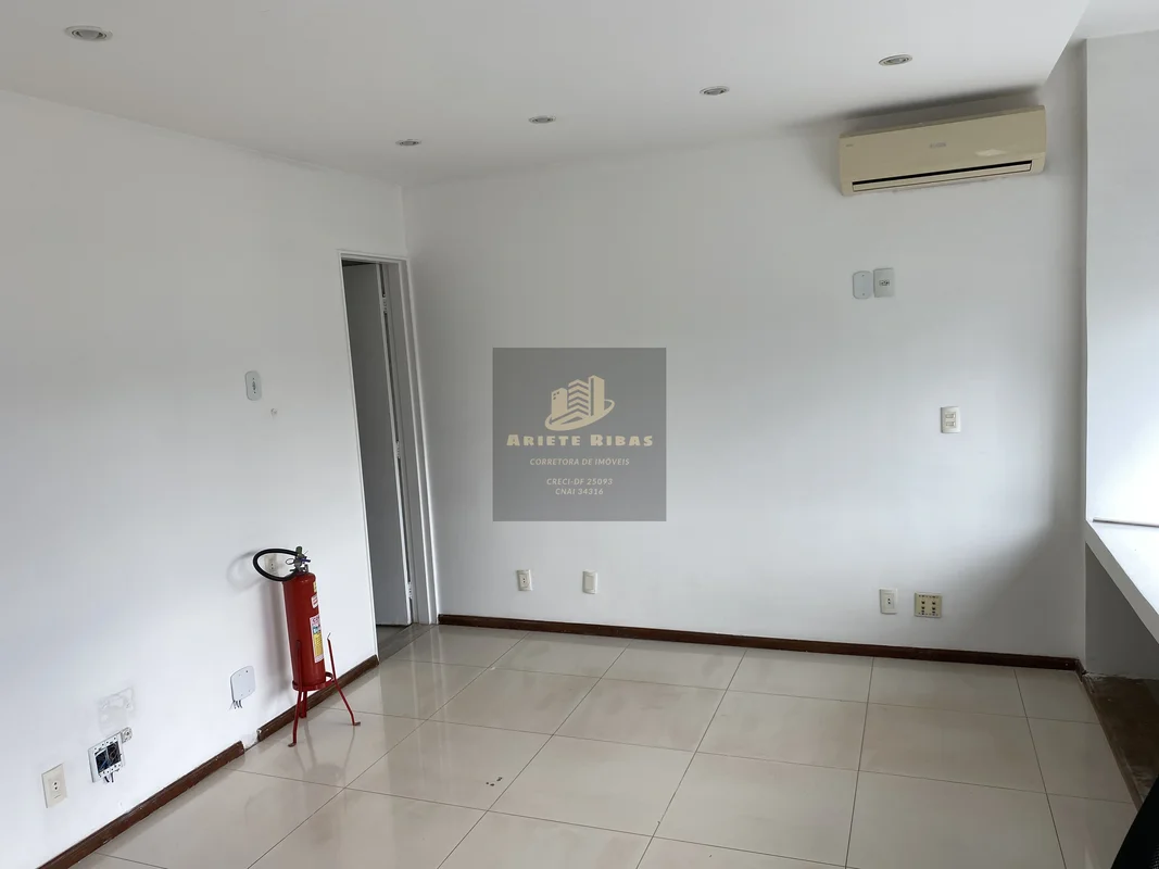VENDA - SALA COMERCIAL – SETOR CLÍNICO NORTE - EDIFÍCIO MULTICLÍNICAS Área: 40 m...
