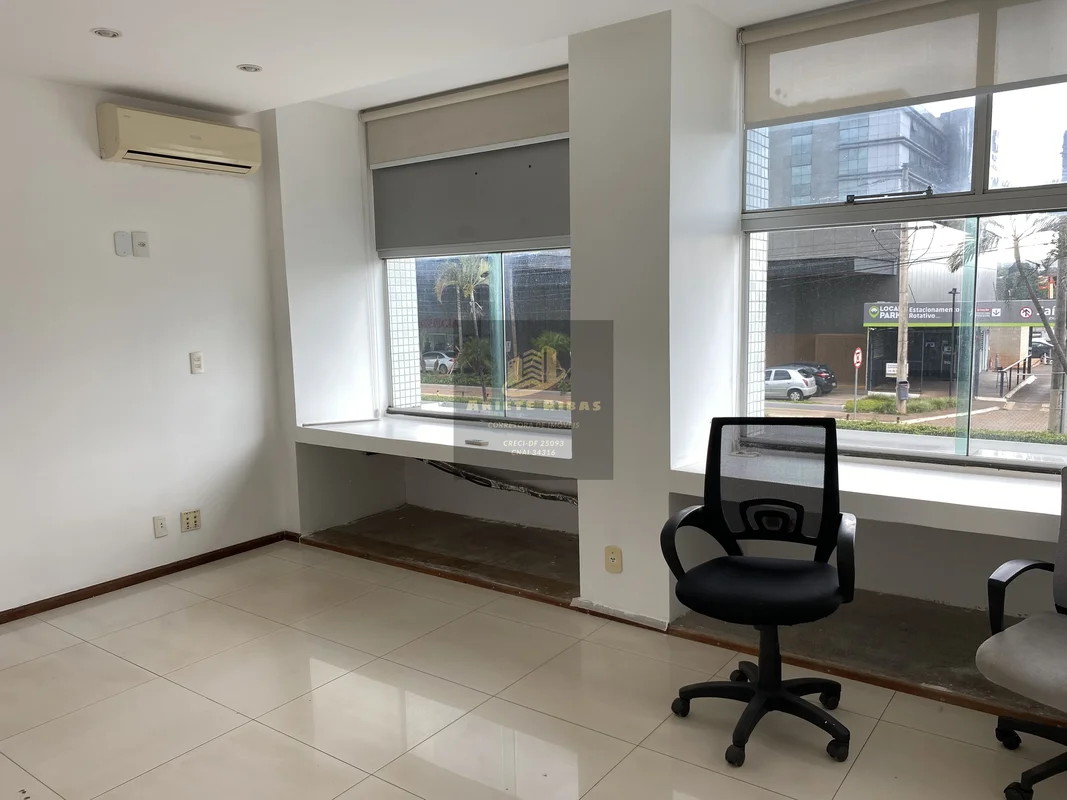 SALA COMERCIAL – SETOR CLÍNICO NORTE - Edifício Multiclínicas Área: 40 m²; Sala ...