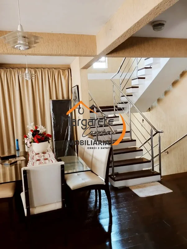 Imobiliária Margarete Corrêa vende casa no Condomínio Morada dos Nobres.*Não Ace...