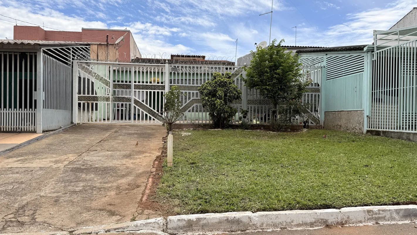Casa 206 conjunto 12Casa com laje, conta com:3 quartos Sala Cozinha Banheiro Soc...