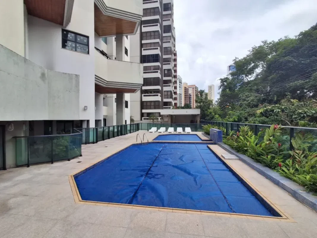 Apto com 265.metros quadrados sendo 4suites plenas, escritório,sala de Dois ambi...