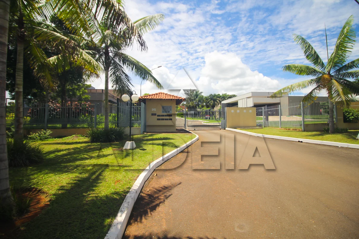 Excelente casa em dois pavimentos, construída em 2013, com 650m² de área constru...