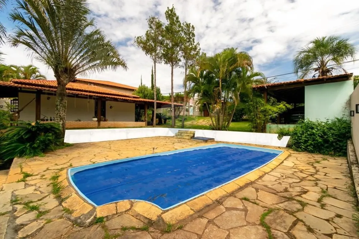 Aconchegante casa com piscina no Condomínio Belvedere GreenCom edificações bem d...