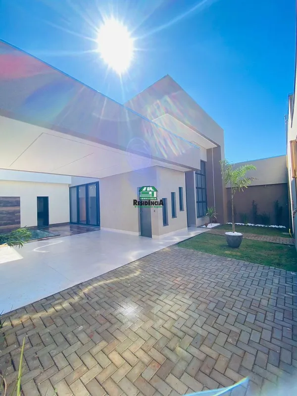Casa Parque Brasília- Área total 300m²- Área construída 180,50m²- 3 Suítes, send...