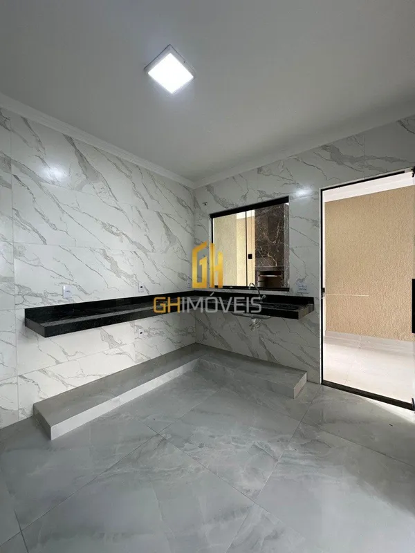 GH2128A casa possui:- Sala pé direito alto; - Garagem na laje;- Cozinha com ampl...