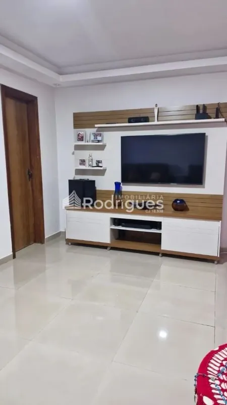 Rodrigues Imobiliária vende casa no Riacho Fundo, com as seguintes característic...