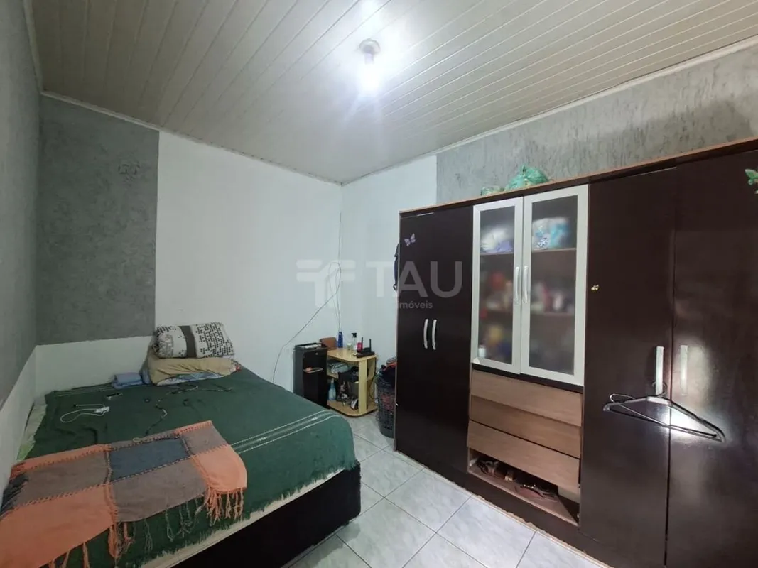 CASA BEM LOCALIZADA EXCELENTE PARA INVESTIMENTO OU MORADIA. LOTE COM 2 KITNETS, ...