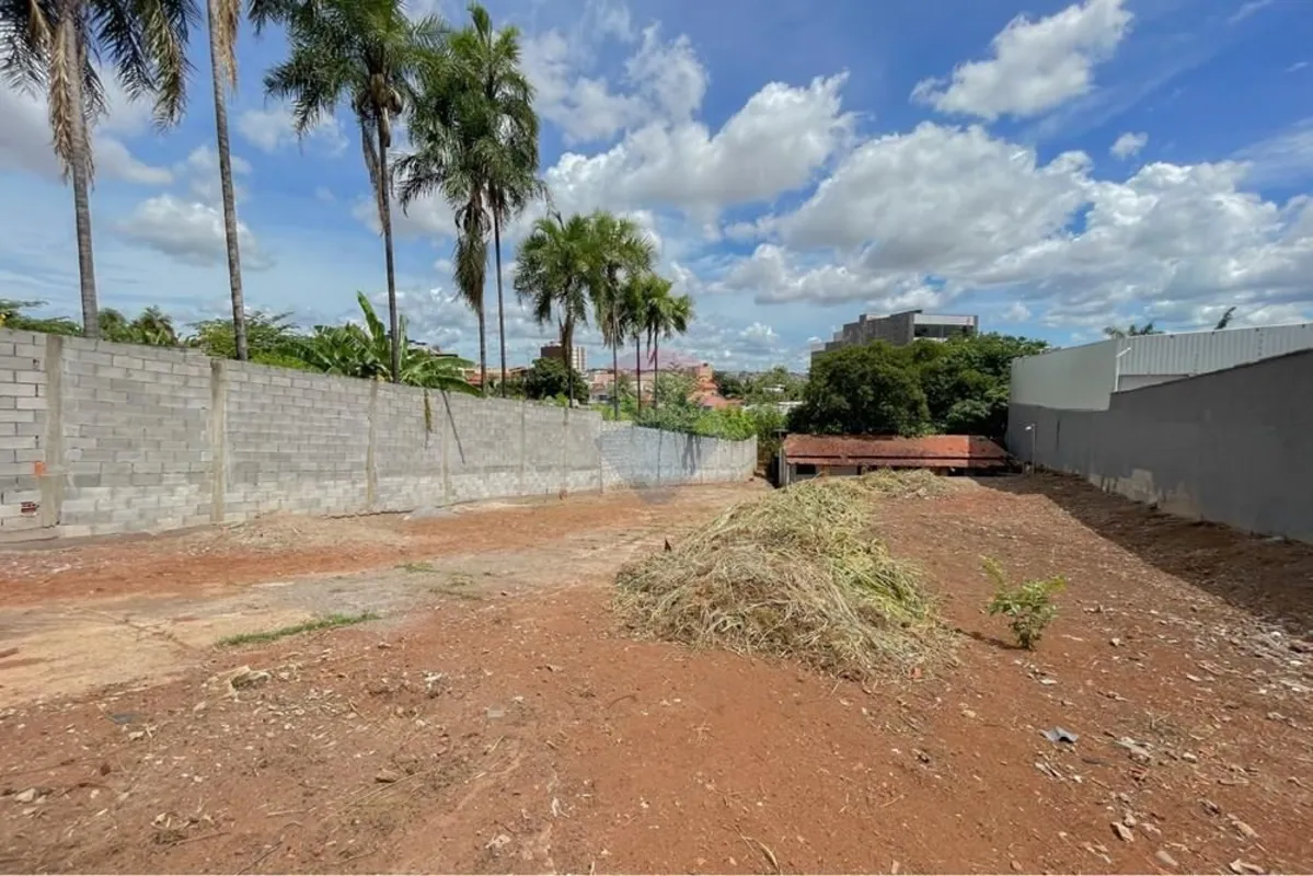 Vende-se lote na marginal da EPTG, em Vicente Pires, com 828,23 m² de área total...