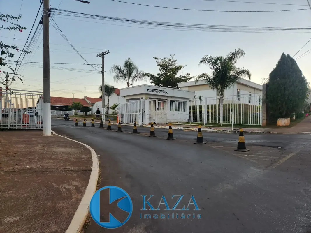 Casa ampla e arejada! Venha morar em uma casa com a segurança de um condomínio f...