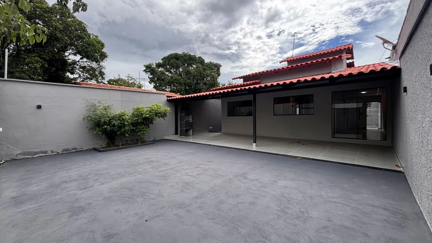 Casa à venda – 3 quartos (1 suíte) | 130 m² | Lote 300 m² | Jardim dos Buritis –...
