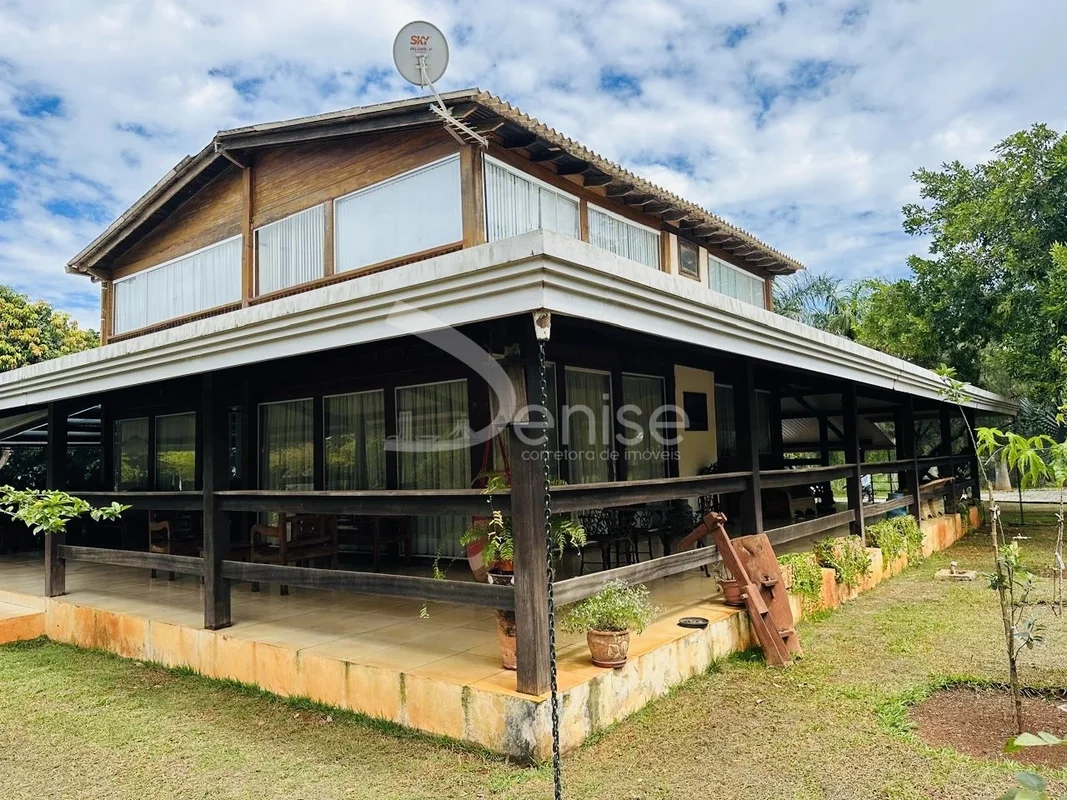 Chácara Lago Oeste A poucos minutos do centro de Brasília Terreno: 15mil m² Casa...