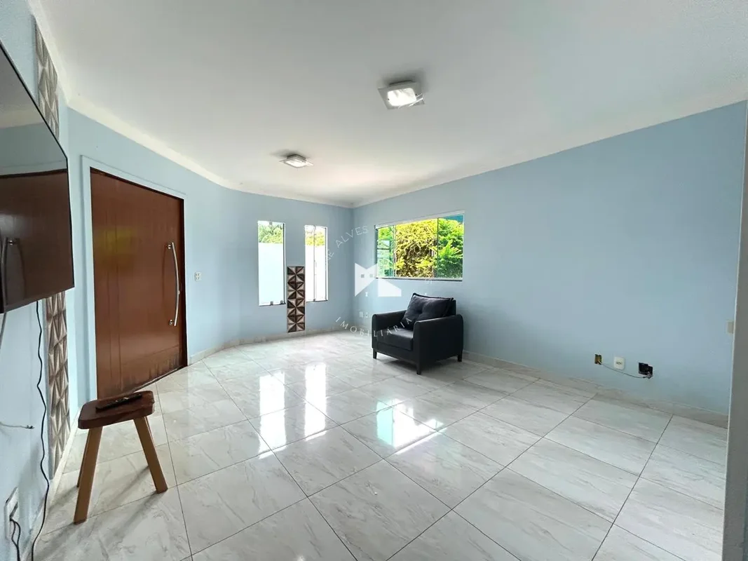 Casa Nascente em Terreno de Canto | Excelente Potencial de Valorização!Localizad...