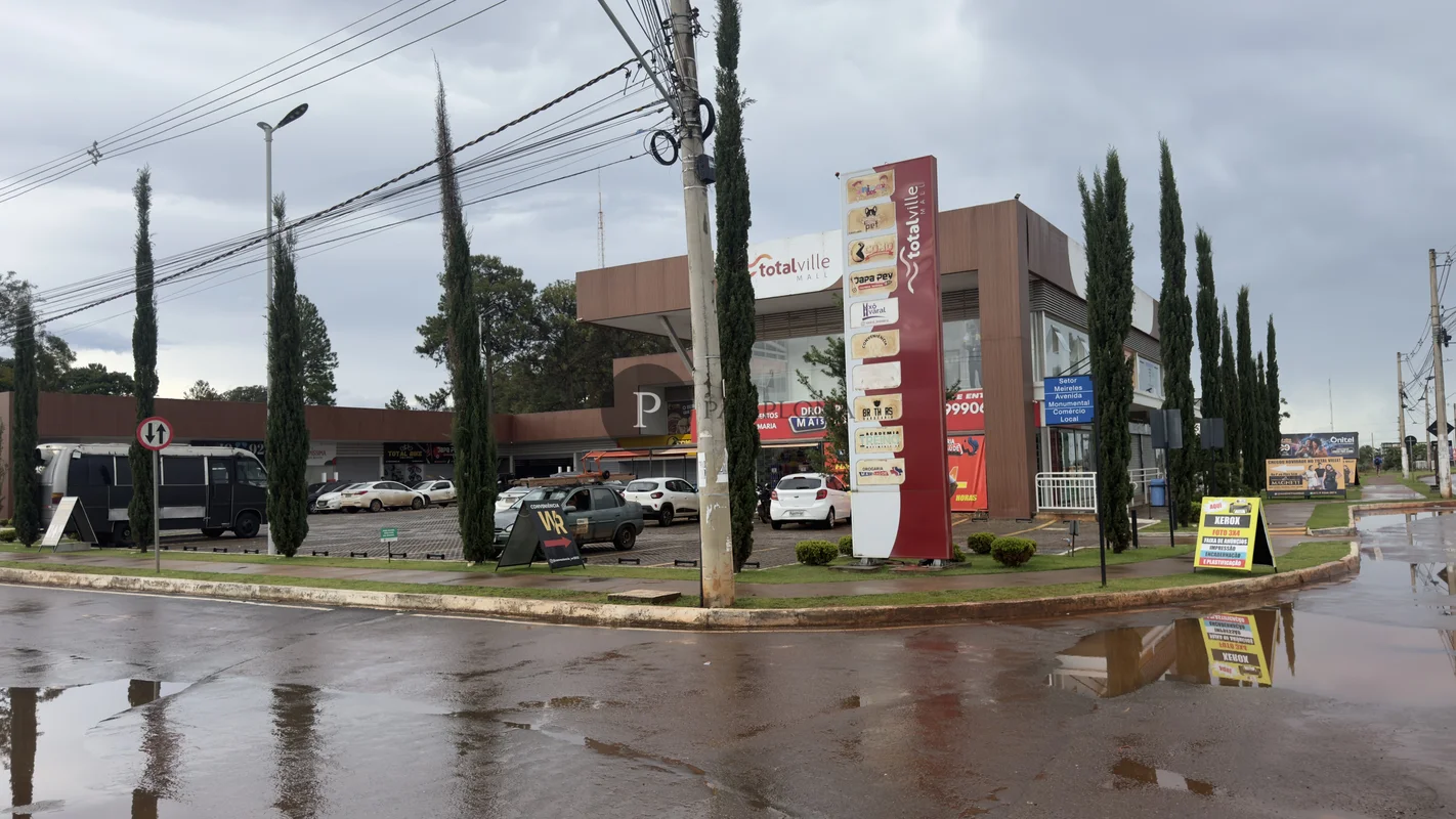 Excelente loja, de frente para a avenida localizado em um Mall com 25 lojas! Car...