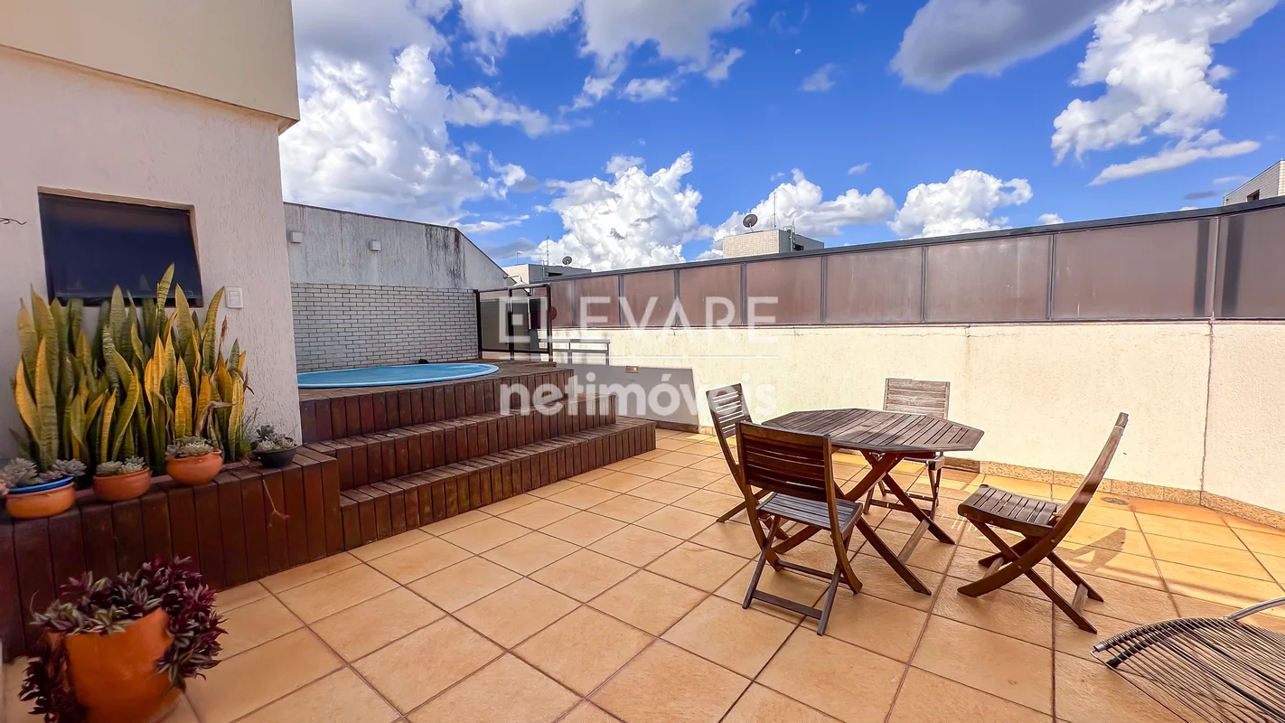 COBERTURA DUPLEX À VENDA NA SQN 212!  Um espaço pensado para viver bem, receber ...
