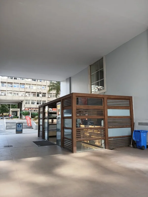 Sala comercial de 35m² localizada na SCS Quadra 01 Bloco E Lote 30, no Ed. Ceará...