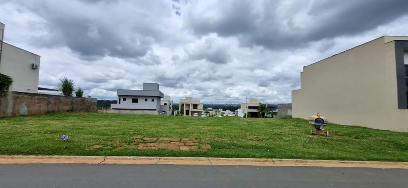 ???? LOTE À VENDA – CONDOMÍNIO CAPRI ? Viva com segurança, conforto e qualidade ...