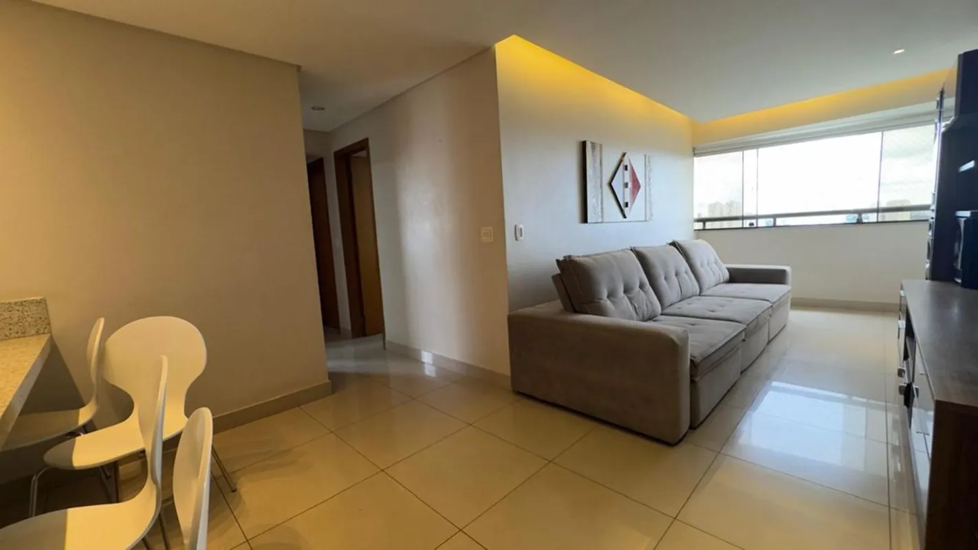 Apartamento mobiliado com armários planejados. Todo no porcelanato. 3 quartos. B...